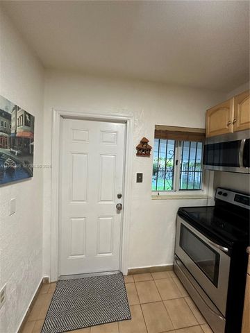 200 W 53rd Ter, Hialeah, FL 33012