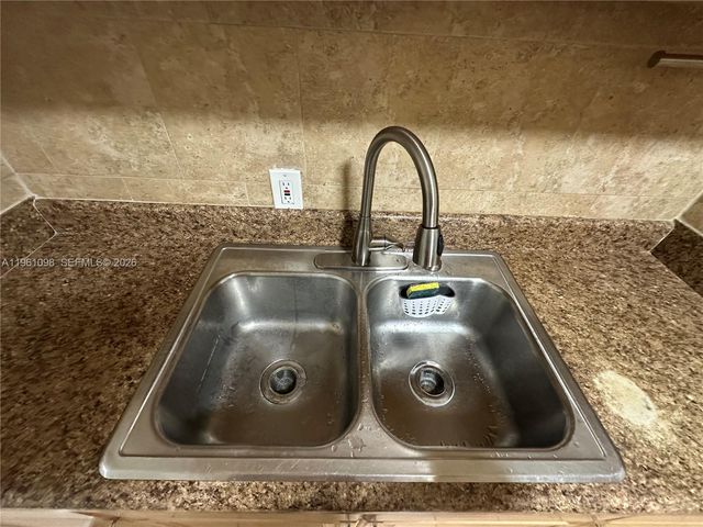 200 W 53rd Ter, Hialeah, FL 33012