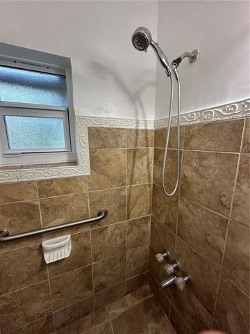 200 W 53rd Ter, Hialeah, FL 33012