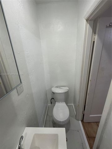 200 W 53rd Ter, Hialeah, FL 33012