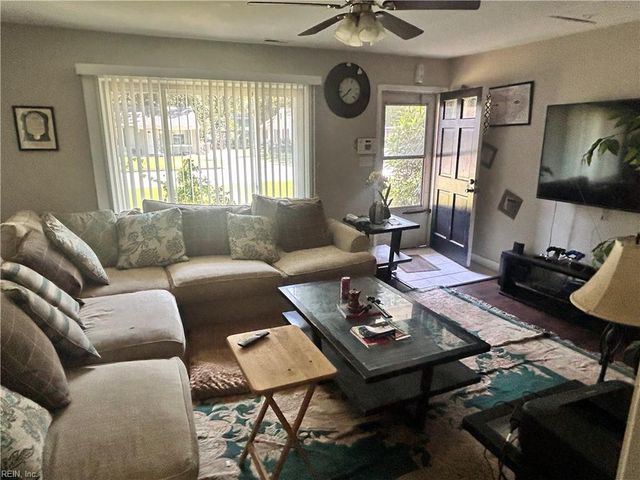215 Pine Grove AVE, Hampton, VA 23669