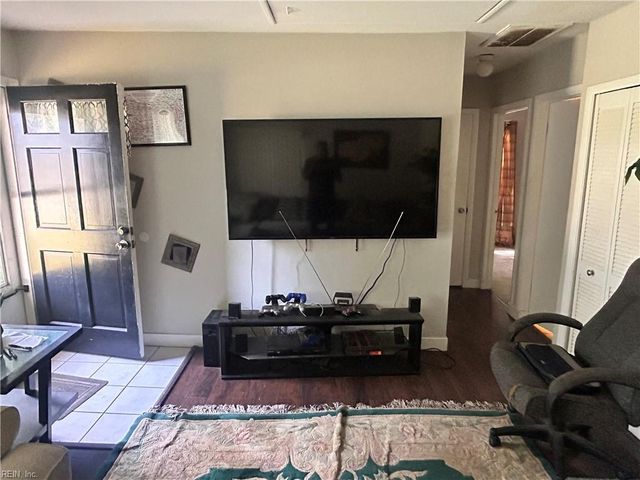 215 Pine Grove AVE, Hampton, VA 23669