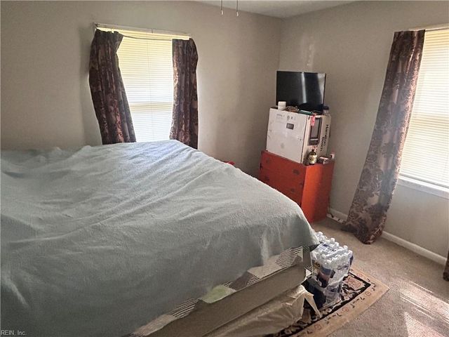 215 Pine Grove AVE, Hampton, VA 23669