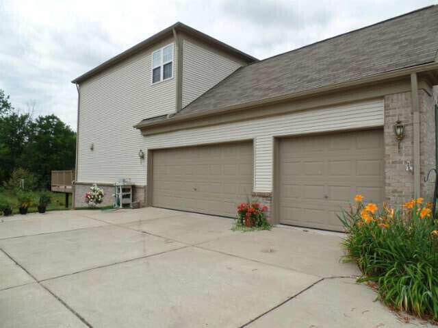 6296 Moonstone Drive, Grand Blanc, MI 48439
