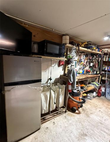 1517 County Road 201, Sargent, TX 77414