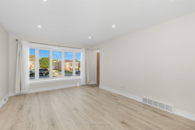 8618 S Kolmar Avenue, Chicago, IL 60652