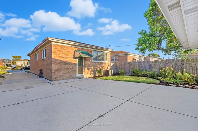 8618 S Kolmar Avenue, Chicago, IL 60652