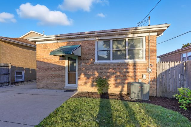 8618 S Kolmar Avenue, Chicago, IL 60652