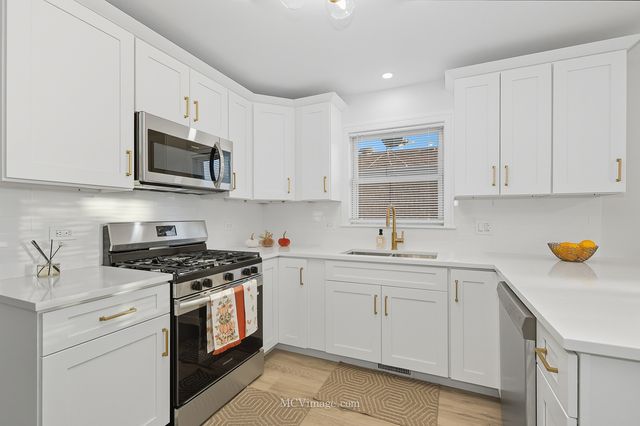 8618 S Kolmar Avenue, Chicago, IL 60652