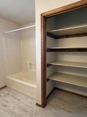 2119 N CLOUDVIEW DRIVE, Appleton, WI 54914