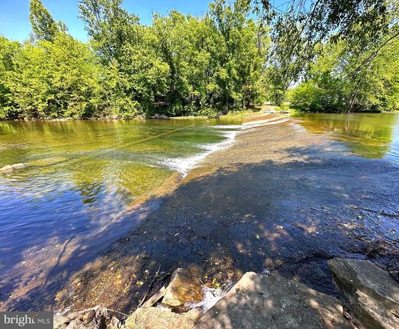 550 & 560 ROHRBAUGH LN, Moorefield, WV 26836