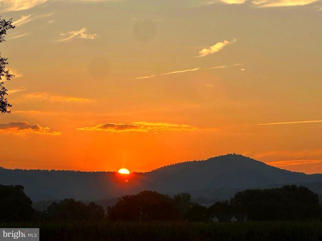 550 & 560 ROHRBAUGH LN, Moorefield, WV 26836