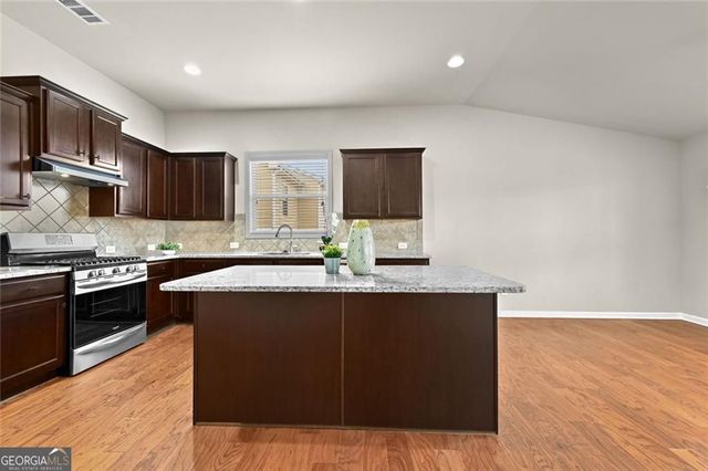 5763 Shore Isle Court, Flowery Branch, GA 30542