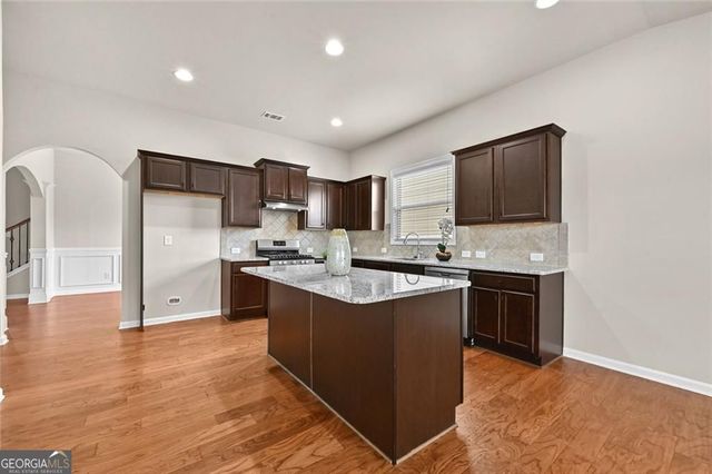 5763 Shore Isle Court, Flowery Branch, GA 30542