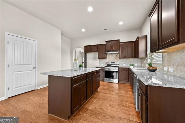 5763 Shore Isle Court, Flowery Branch, GA 30542