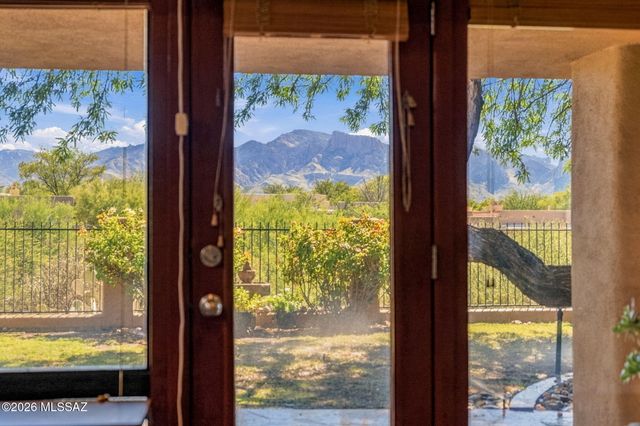 11748 N Via De La Verbenita, Tucson, AZ 85737