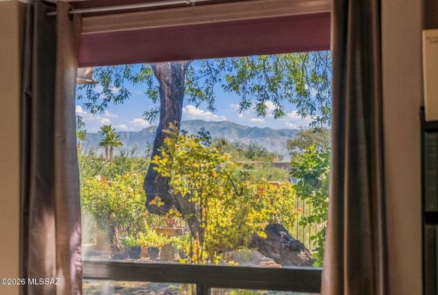 11748 N Via De La Verbenita, Tucson, AZ 85737