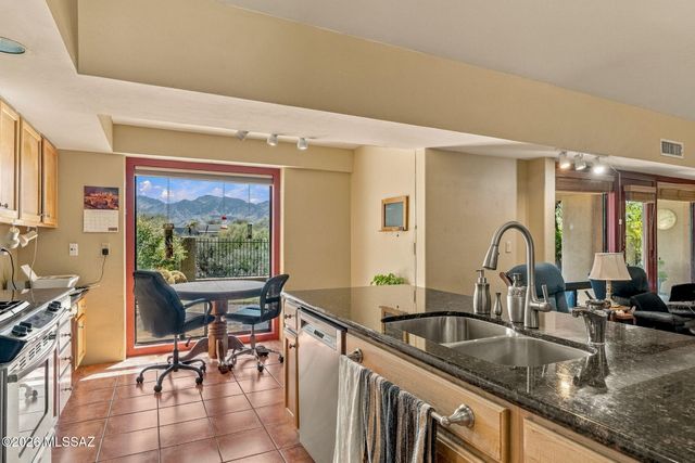 11748 N Via De La Verbenita, Tucson, AZ 85737