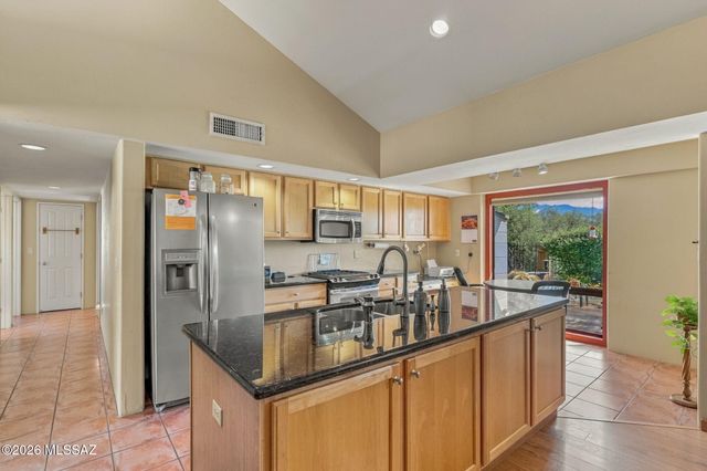 11748 N Via De La Verbenita, Tucson, AZ 85737