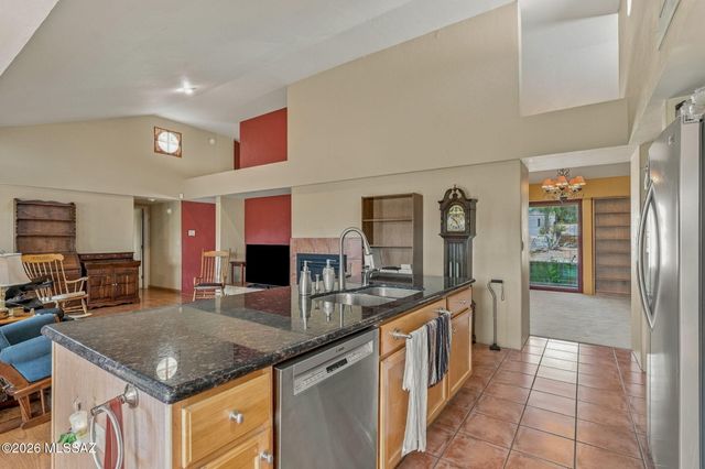 11748 N Via De La Verbenita, Tucson, AZ 85737