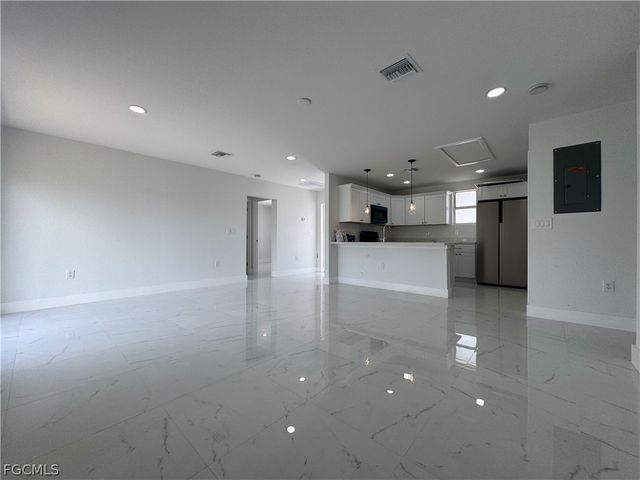 3015 4th ST SW, Lehigh Acres, FL 33976