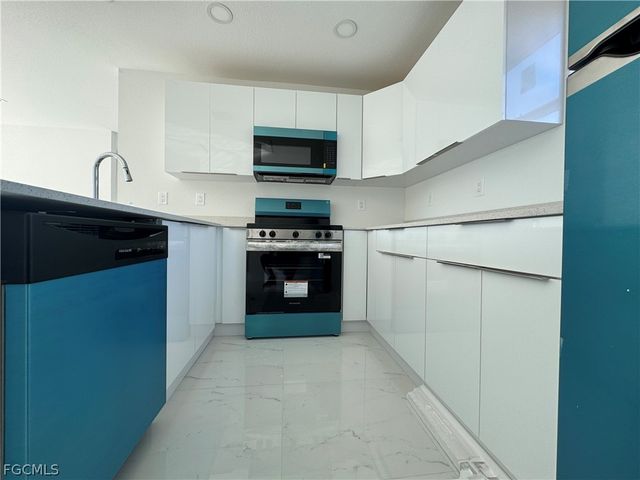 3015 4th ST SW, Lehigh Acres, FL 33976