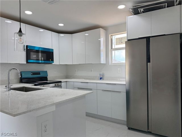 3015 4th ST SW, Lehigh Acres, FL 33976