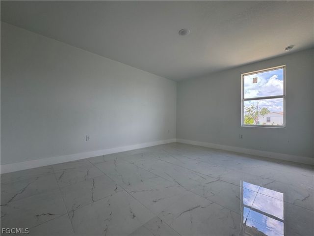 3015 4th ST SW, Lehigh Acres, FL 33976