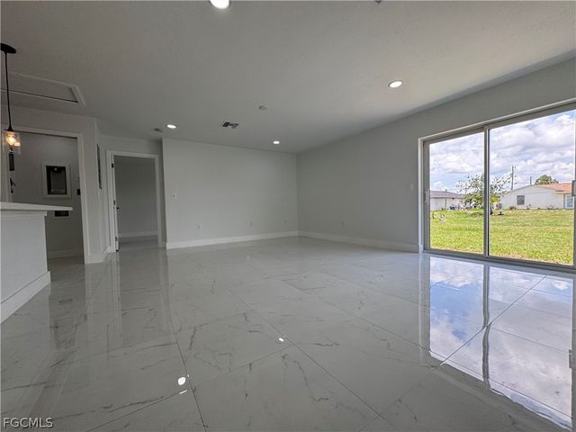 3015 4th ST SW, Lehigh Acres, FL 33976