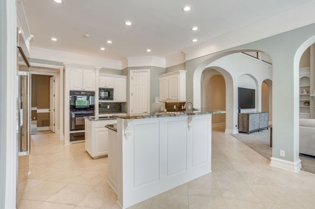 6800 Oak Hill Drive, Fort Worth, TX 76132