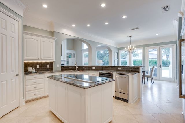 6800 Oak Hill Drive, Fort Worth, TX 76132
