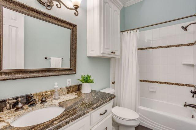 6800 Oak Hill Drive, Fort Worth, TX 76132