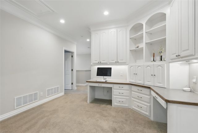 6800 Oak Hill Drive, Fort Worth, TX 76132
