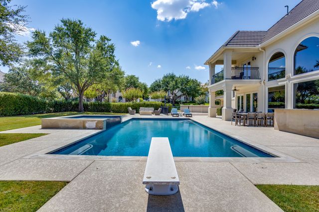 6800 Oak Hill Drive, Fort Worth, TX 76132