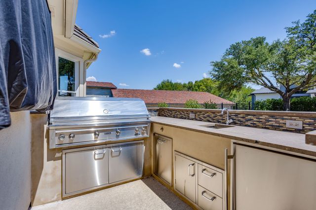 6800 Oak Hill Drive, Fort Worth, TX 76132