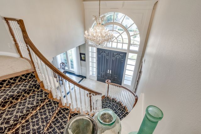 6800 Oak Hill Drive, Fort Worth, TX 76132