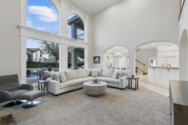 6800 Oak Hill Drive, Fort Worth, TX 76132