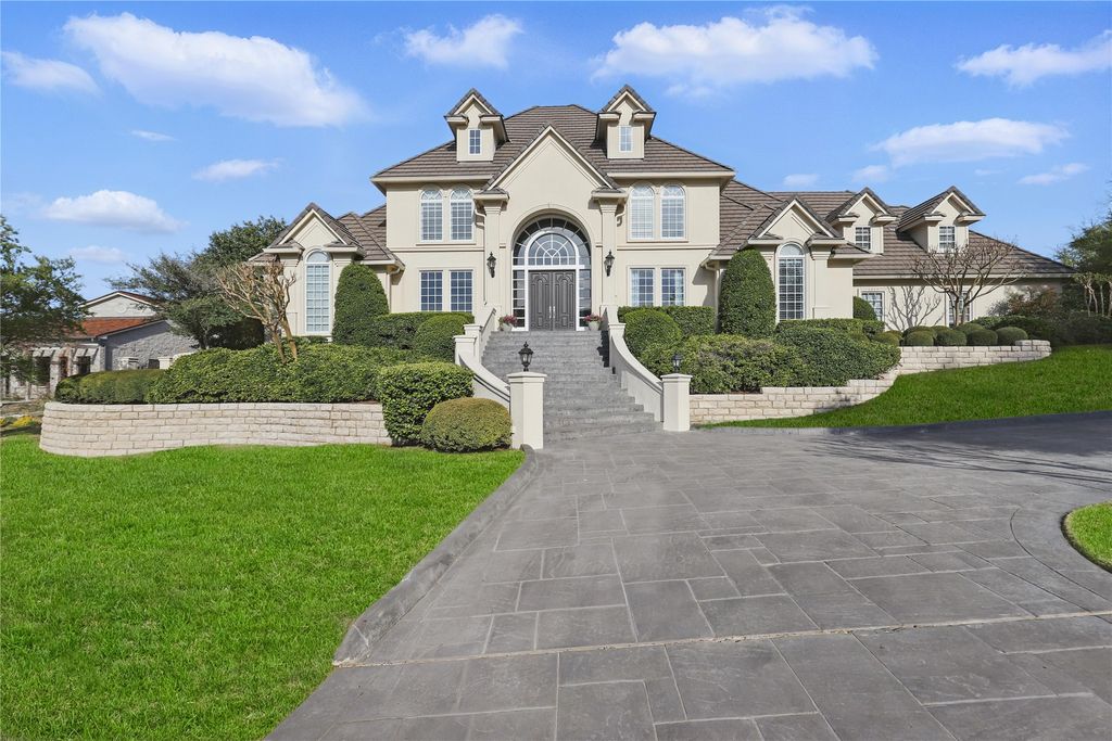 6800 Oak Hill Drive, Fort Worth, TX 76132