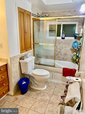 405 LINTHICUM ST, Rockville, MD 20851