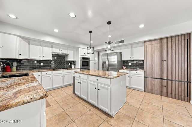 8412 S 45TH Glen, Laveen, AZ 85339