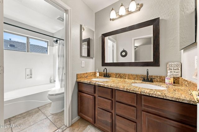 8412 S 45TH Glen, Laveen, AZ 85339