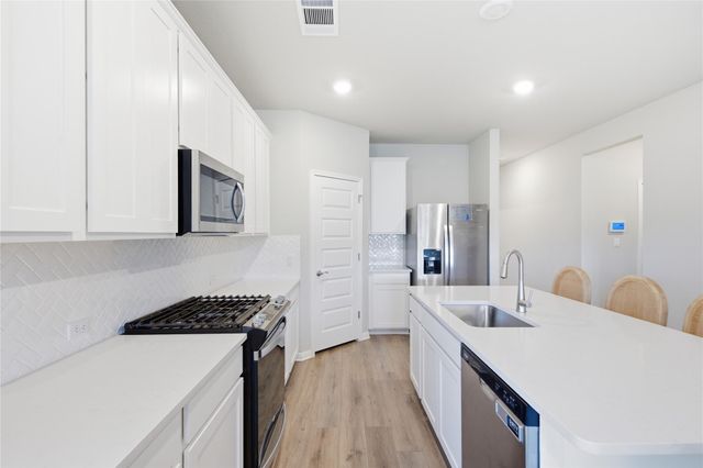 303 El Capitan LOOP, Dripping Springs, TX 78620