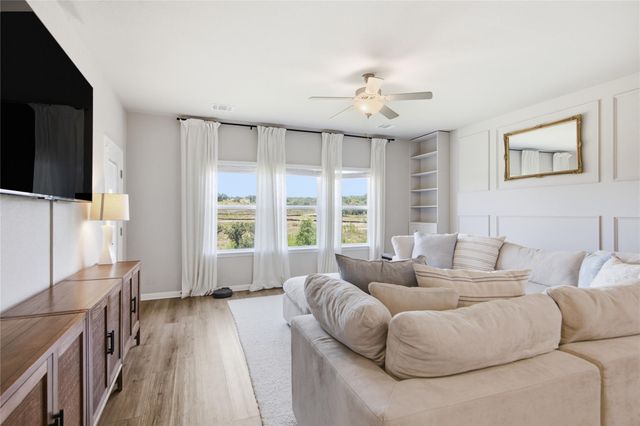 303 El Capitan LOOP, Dripping Springs, TX 78620