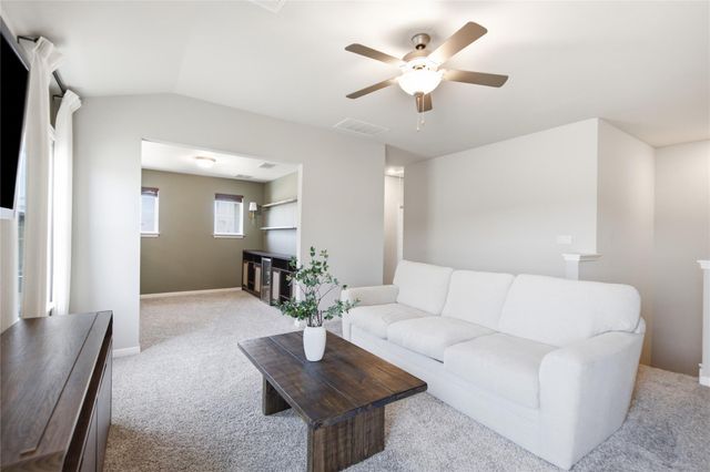 303 El Capitan LOOP, Dripping Springs, TX 78620