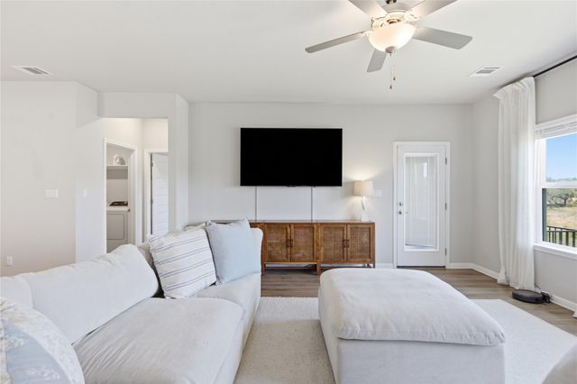 303 El Capitan LOOP, Dripping Springs, TX 78620