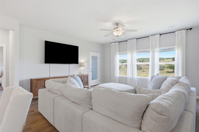 303 El Capitan LOOP, Dripping Springs, TX 78620