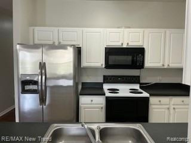 40435 Bay Harbor Lane, Canton, MI 48188