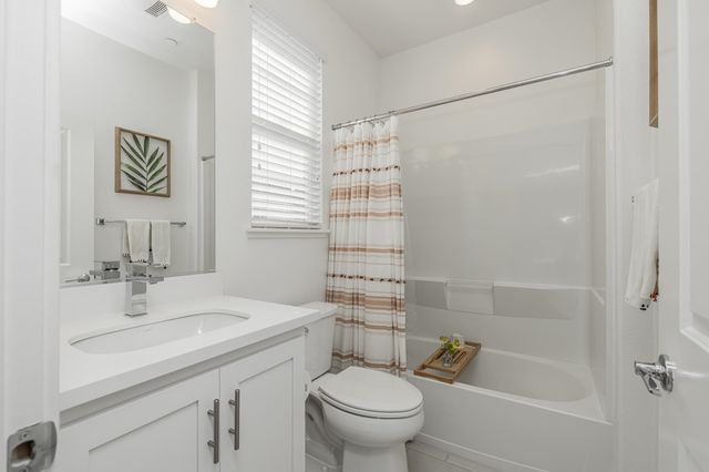 242 Bolt Ct, Hayward, CA 94544