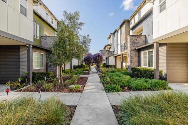 242 Bolt Ct, Hayward, CA 94544