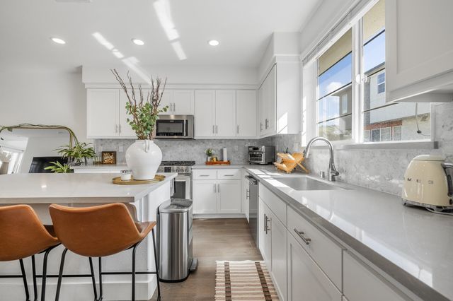 242 Bolt Ct, Hayward, CA 94544